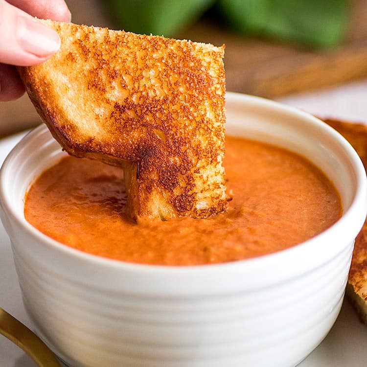 Easy Tomato Soup for Two: Master This Comfort Classic with Pantry Staples